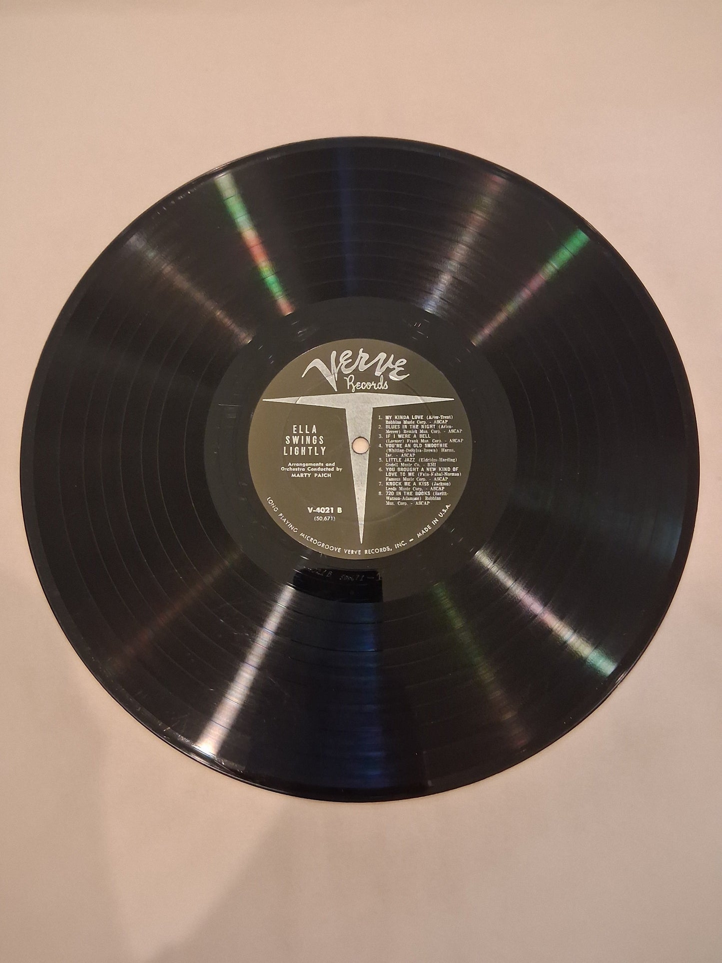Ella Fitzgerald – Ella Swings Lightly