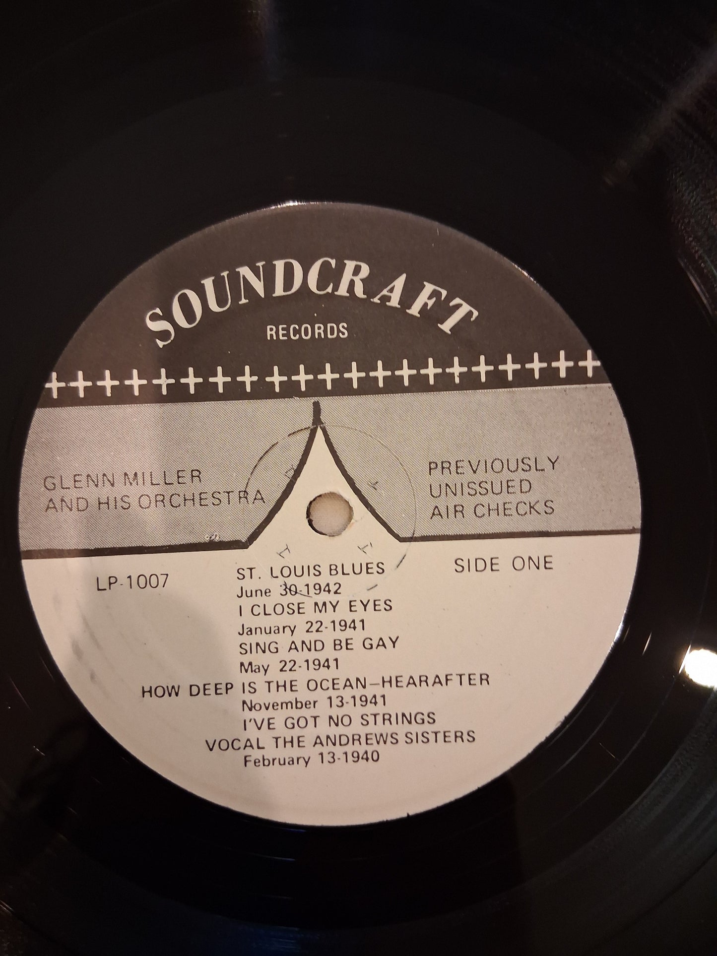 Glenn Miller And His Orchestra – Previously Unissued 1940-41-42 Broadcasts