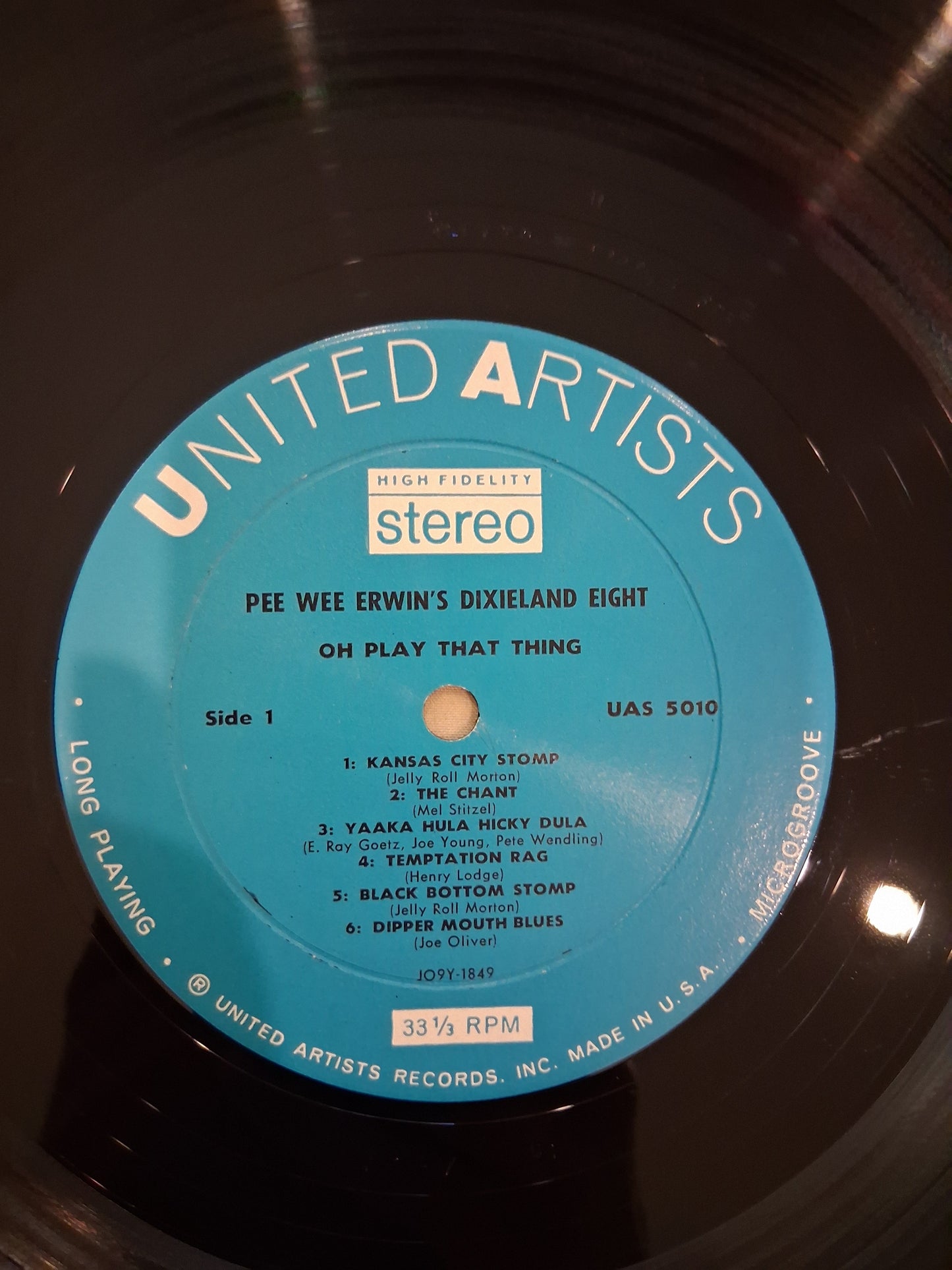 Pee Wee Erwin's Dixieland Eight – Oh Play That Thing!