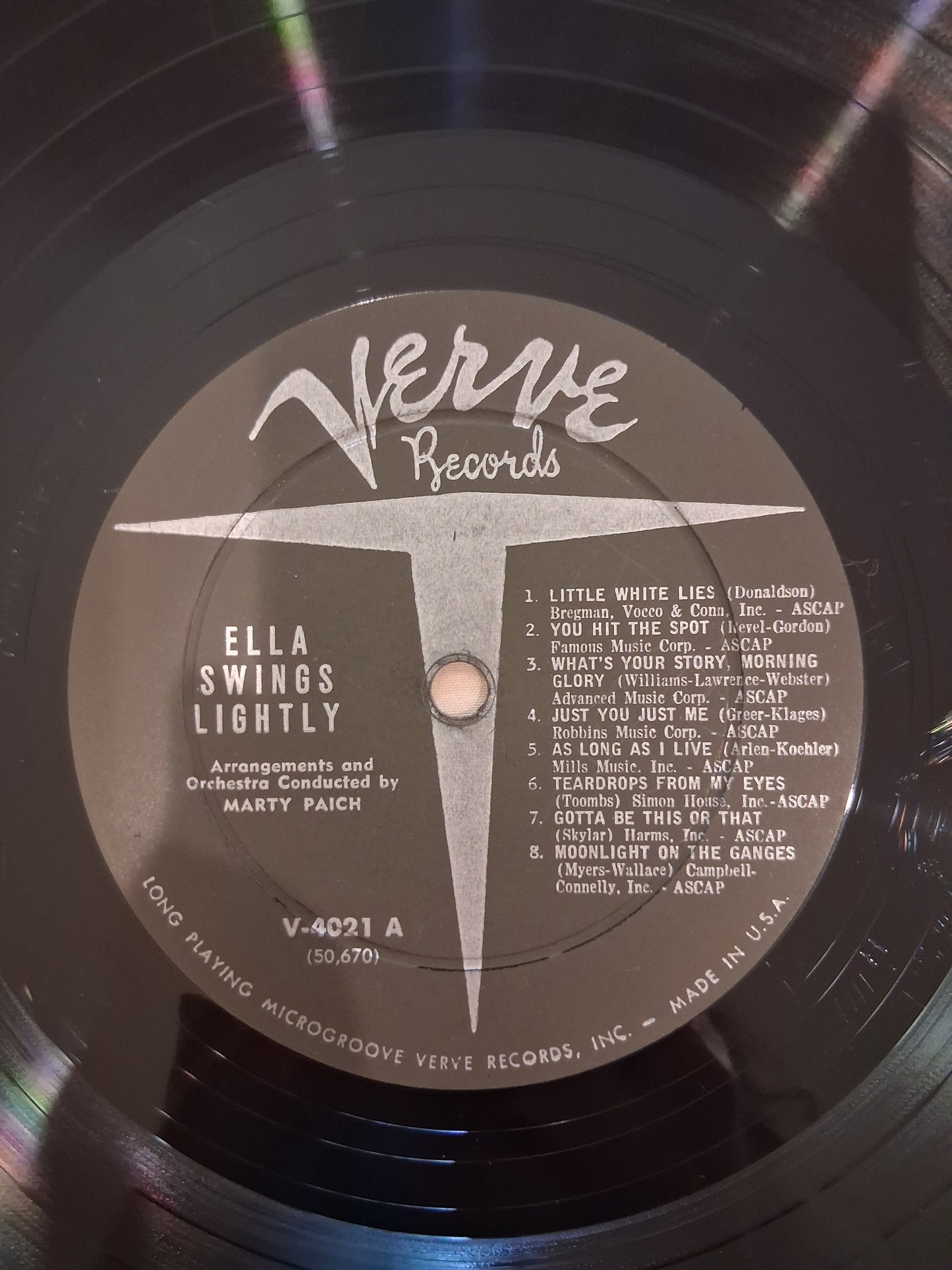 Ella Fitzgerald – Ella Swings Lightly