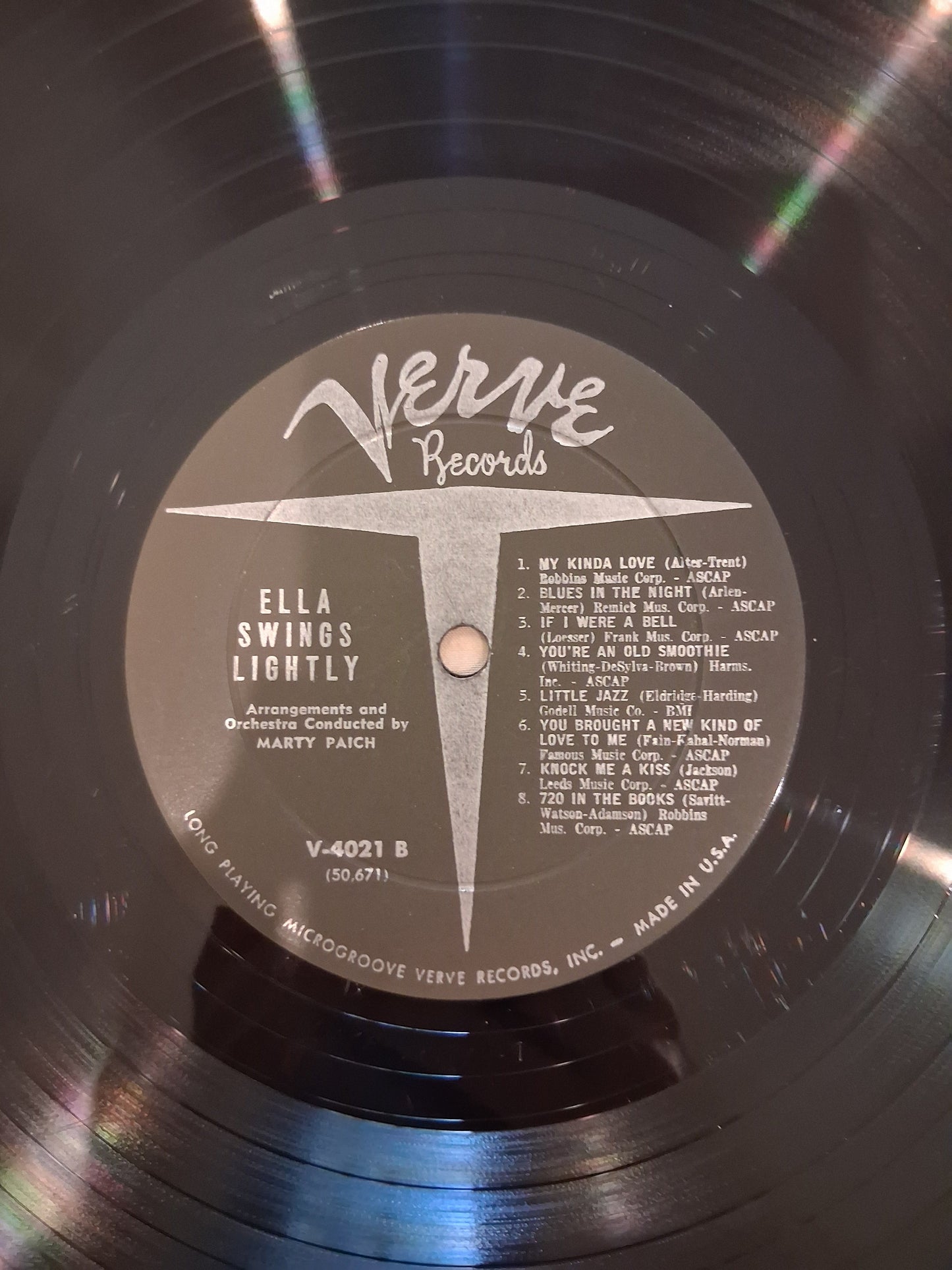 Ella Fitzgerald – Ella Swings Lightly